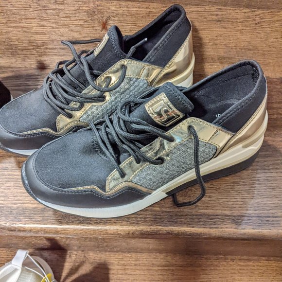 Brand new , never worn 3 pairs of slip on runners Size 9 - Picture 6 of 7